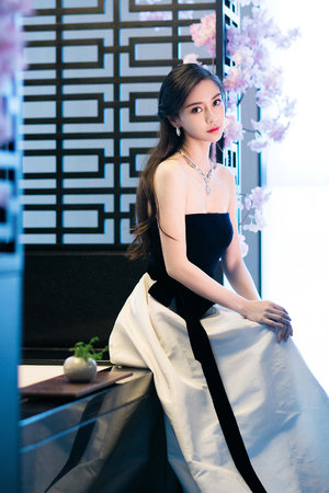 年轻漂亮的瘦子8