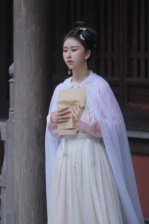 美女脱的全身精光按摩高潮