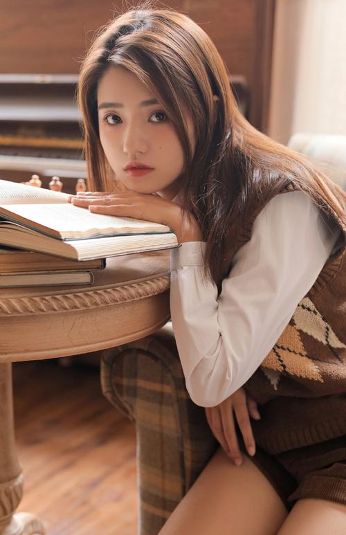 跪闻体育老师的黑袜臭脚