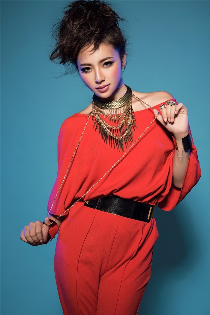 萍萍偷看邻居海员打屁股